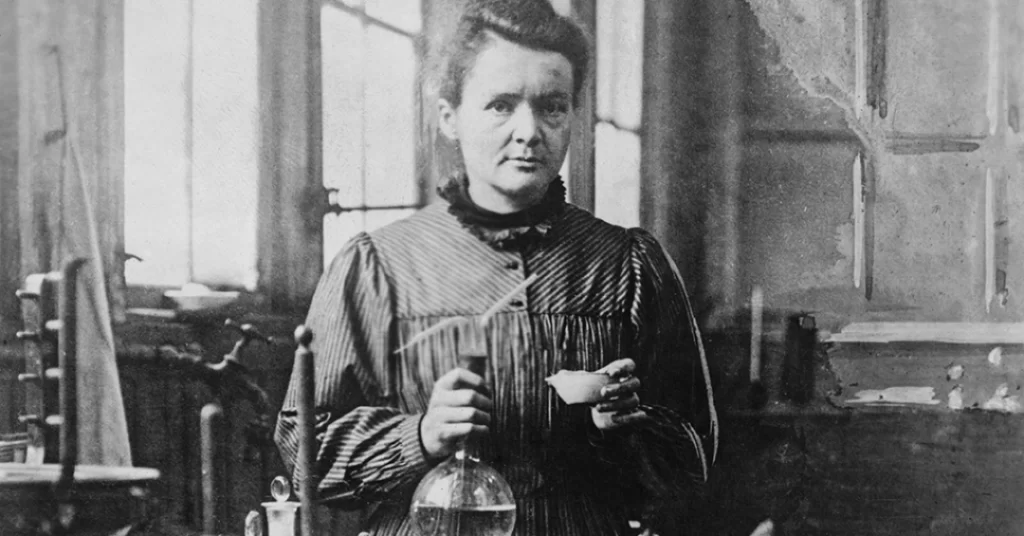 Marie Curie em seu laboratório